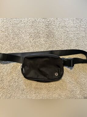 lululemon 1L Black Belt Bag